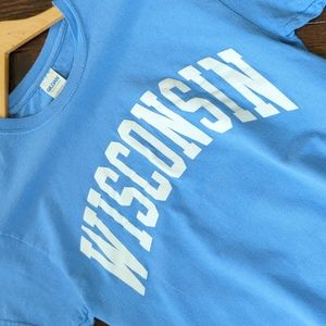 GILDAN I Light Blue & White WISCONSIN Short Sleeve T-Shirt, S